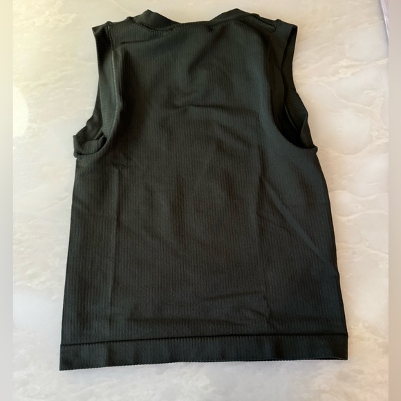 Athlete Ribbed Tank Top - Picture 2 of 3